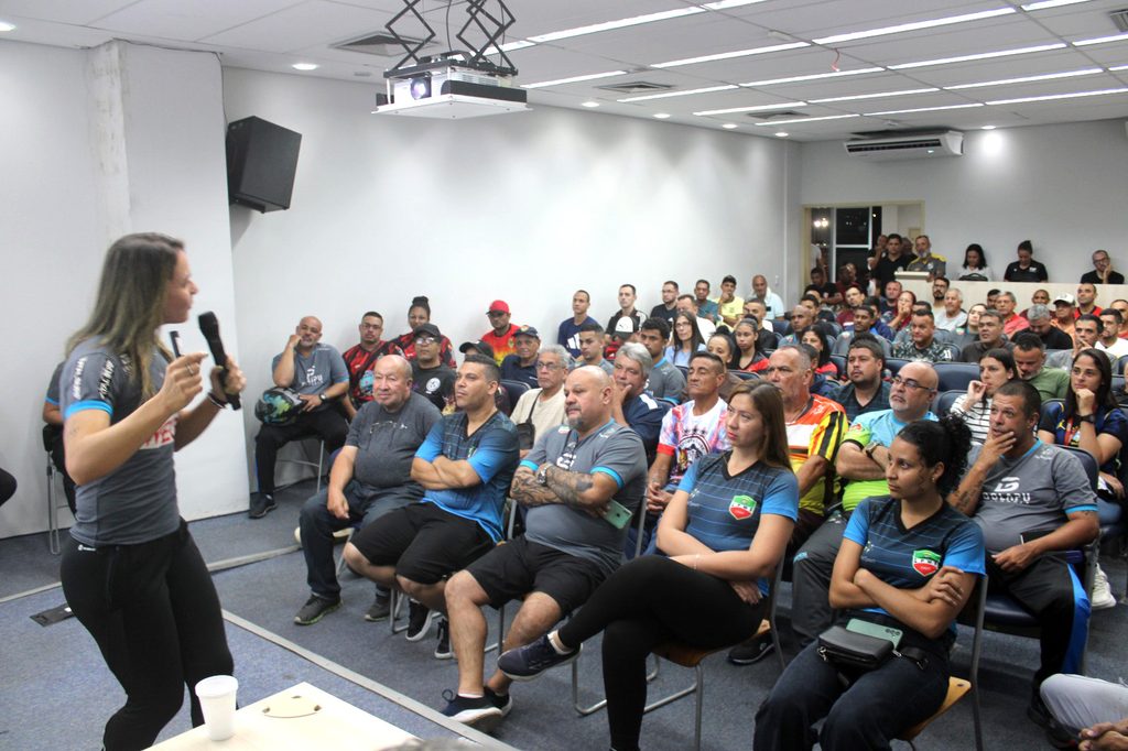 Liga Pindamonhangabense promove encontro sobre alteração das regras do futebol