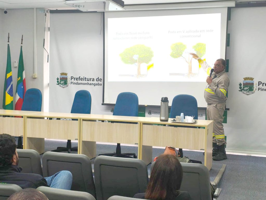 Prefeitura e EDP promovem treinamento para reforçar segurança nos serviços de poda em Pinda