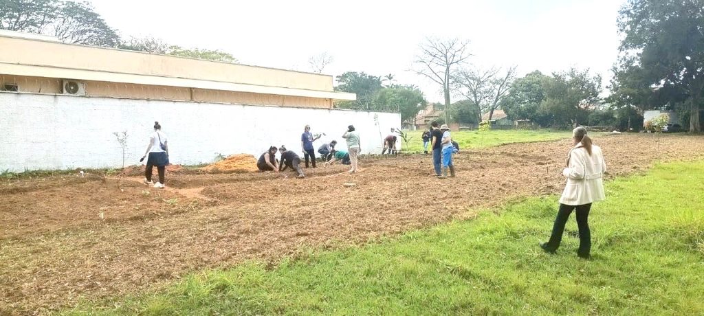 Bairro Bela Vista recebe segundo plantio comunitário do Jardim Aromático