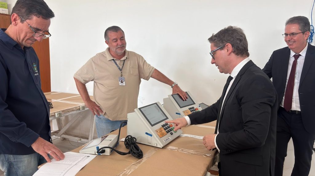 Cartório Eleitoral de Pinda verifica segurança dos sistemas das urnas eletrônicas