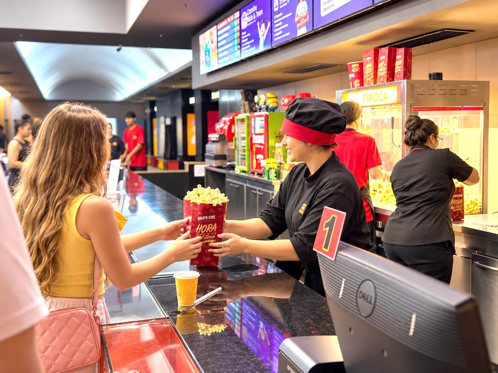 Caps Infantil promove atividade no cinema para estimular socialização e autonomia das crianças