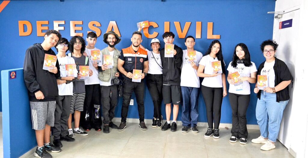 Defesa Civil de Pinda participa de projeto “Mov. Cine – Jovens pelo Clima” e orienta estudantes sobre prevenção de desastres